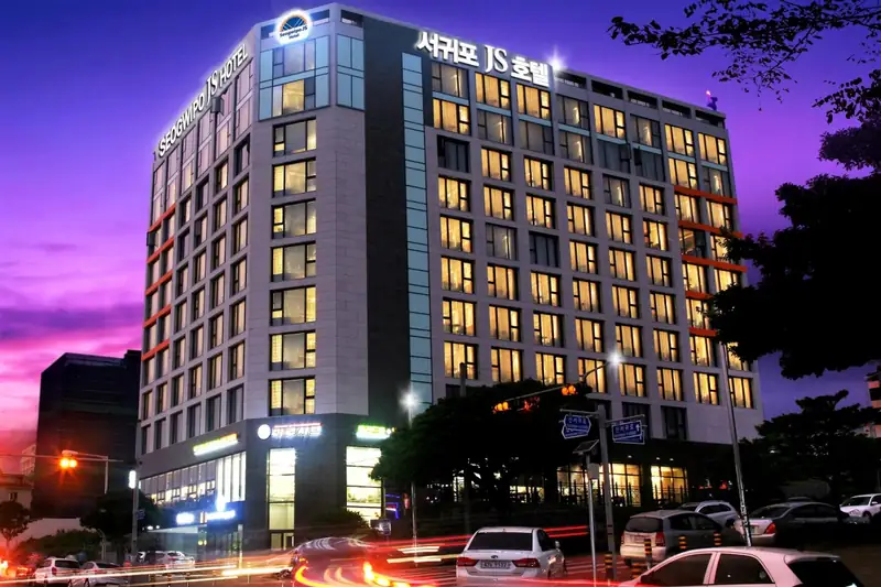 제주 서귀포, 낭만 가득한 2박 3일 자유여행: 대한항공과 함께 떠나는 오름, 해안, 숲속 여정